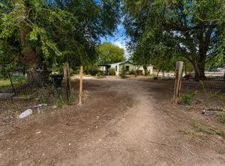 29 Private Dr, Chimayo, NM 87522