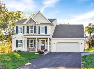 17 Westminster Ct, Mount Wolf, PA 17347