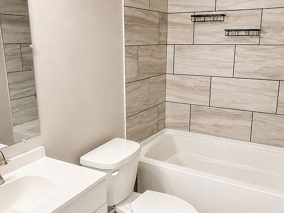 3rd image of 380B Armstrong St #2
