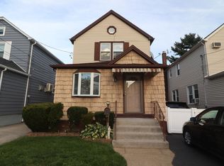 61 Putnam Ave, Valley Stream, NY 11580