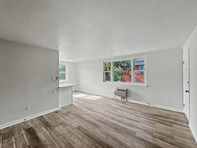 8 Midland Rd — Photo 14