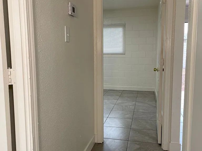 2106 N Daley St — Photo 13