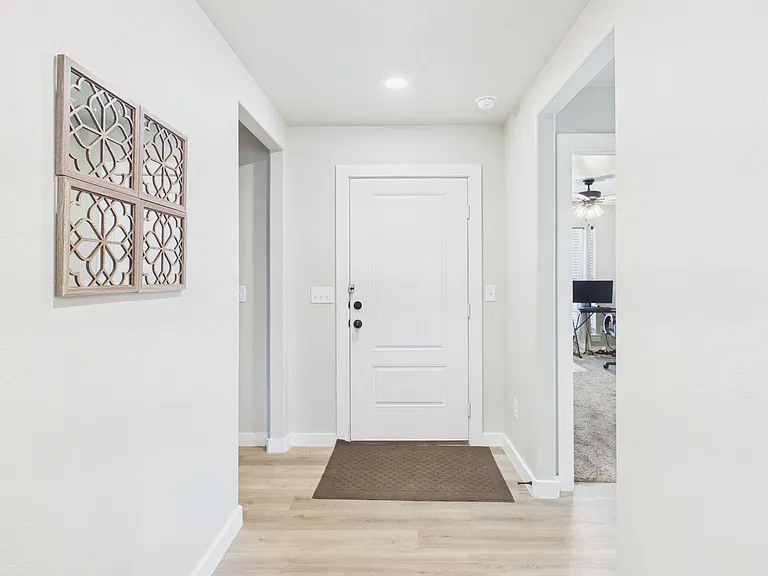 7603 John Thomas — Photo 3
