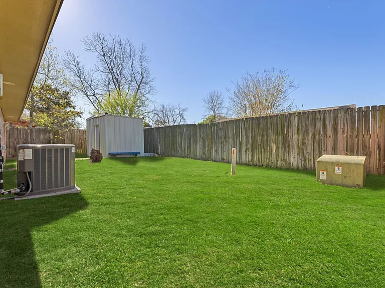 5211 Court Rd — Photo 35