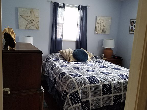 5th image of 8433 Holiday Hills Dr