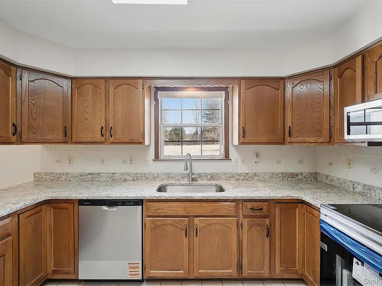 30 Shore Blvd — Photo 13
