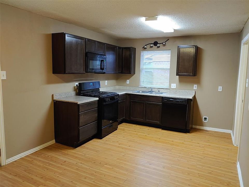 2nd image of 3508 Moon Dr