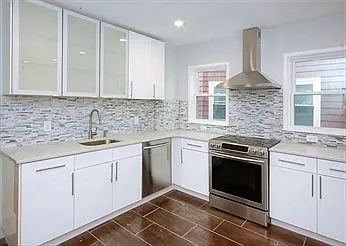 3 bed, 1009 sqft, $4,900 — Photo 3