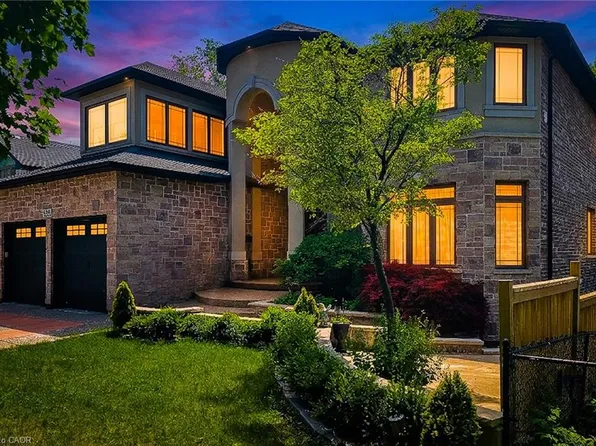 656 Highvalley Rd, Hamilton, ON L9G 4E9