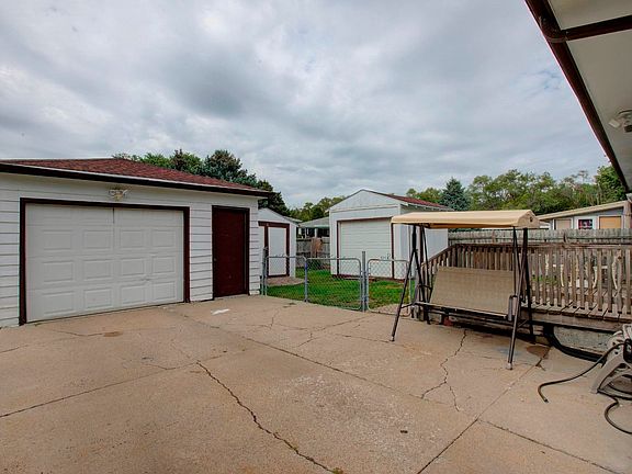 DETACHED GARAGE
