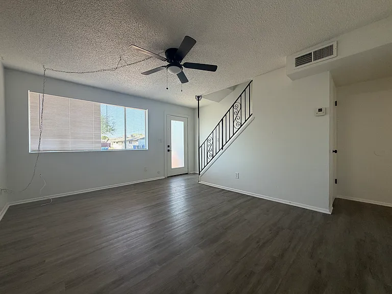 901 E Claremont St #4 — Photo 3