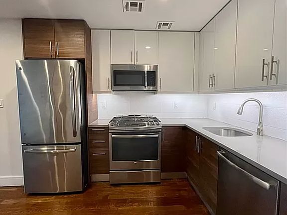 3rd image of 843 Lexington Ave APT 6D