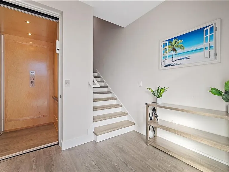 623 Petit Way — Photo 10