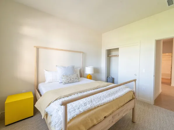 240 W Macarthur Blvd, 240 W Macarthur Blvd #404, Oakland, CA 94611