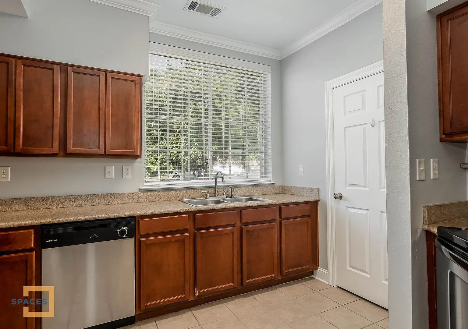 Traditions - 3 Bedroom Townhouse(s) — Photo 3