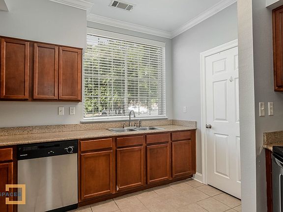 3rd image of 3218 Veterans Memorial Pkwy #0f9439b0e
