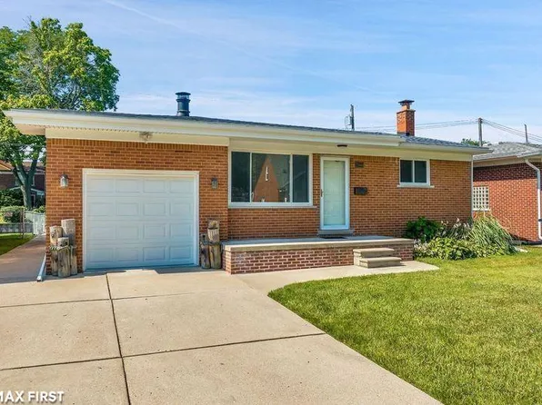 22444 Wildwood St, Saint Clair Shores, MI 48081