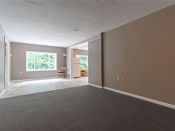 3rd image of 936 Shadybrook Dr