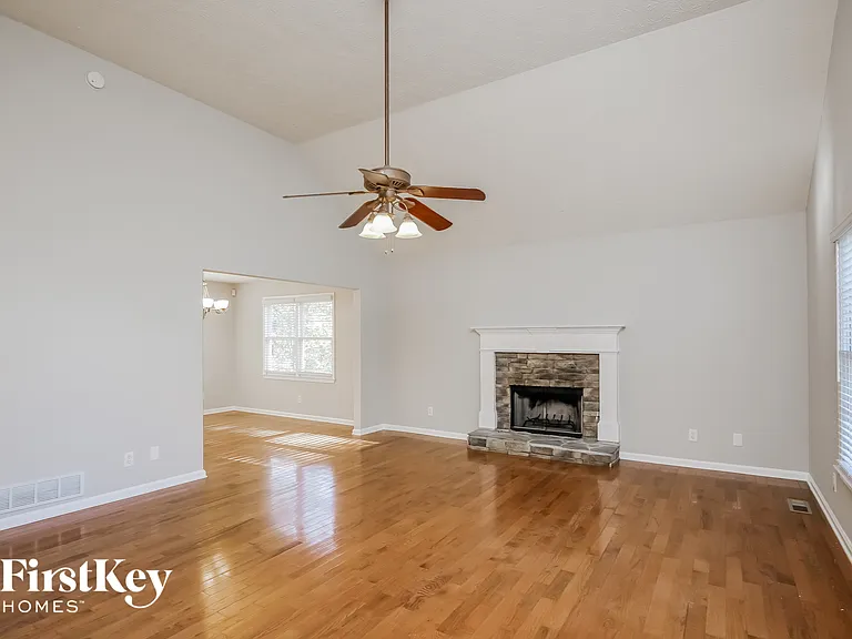 210 Calusa Lake Ct — Photo 2