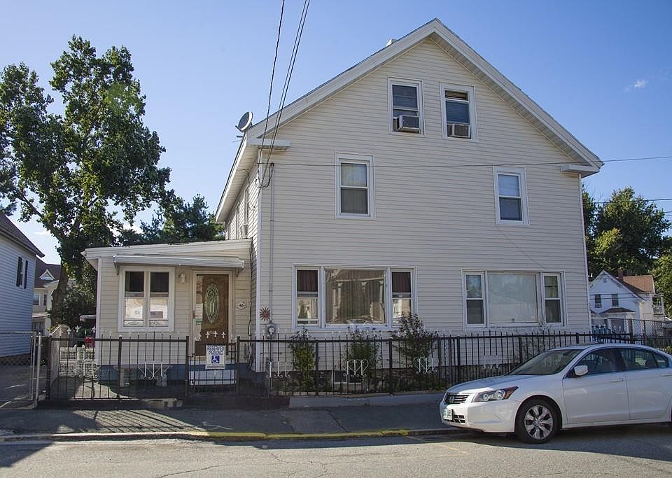 2nd image of 48 Warren St