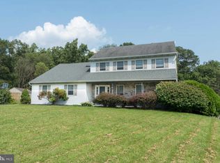 11 Hallmark Dr, Lititz, PA 17543