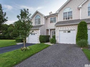 1403 Willow Pond Dr, Riverhead, NY 11901