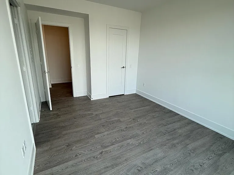 10 Inn On The Park Dr #2204 — Photo 4