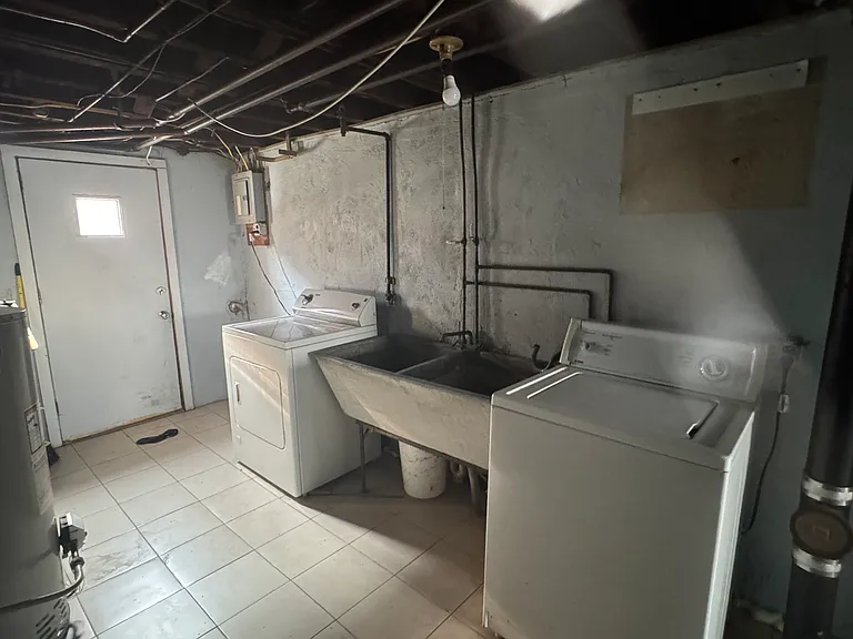 4218 Tudor St — Photo 10