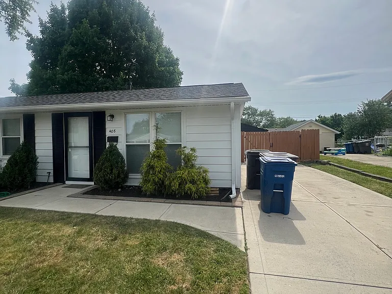 408 Banbury Dr — Photo 2