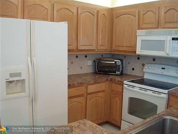 4th image of 10301 NW 17th Ct