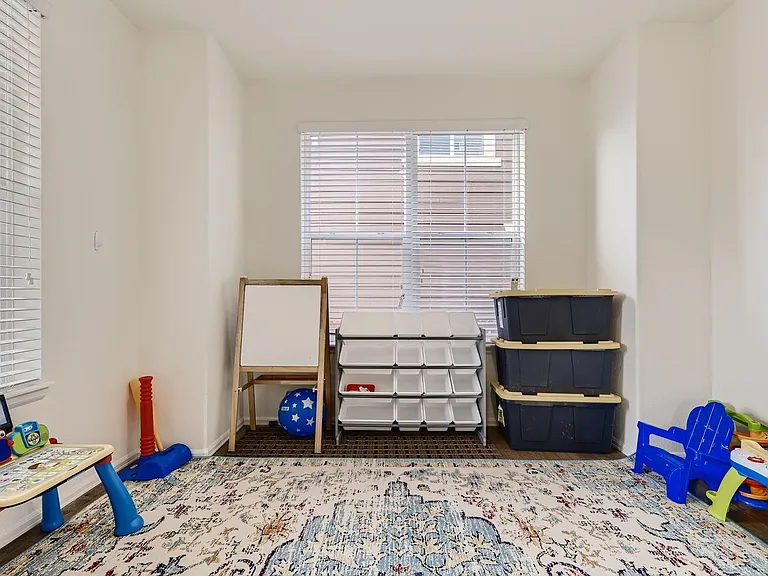 14960 Chicago St — Photo 16