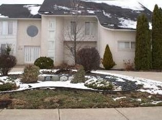 5520 Silver Pond, West Bloomfield, MI 48322