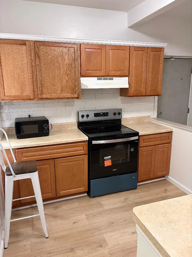 3 bed, 1200 sqft, $2,100 — Photo 1