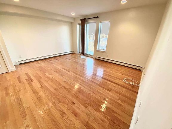 4th image of 31-32 38th St #4A