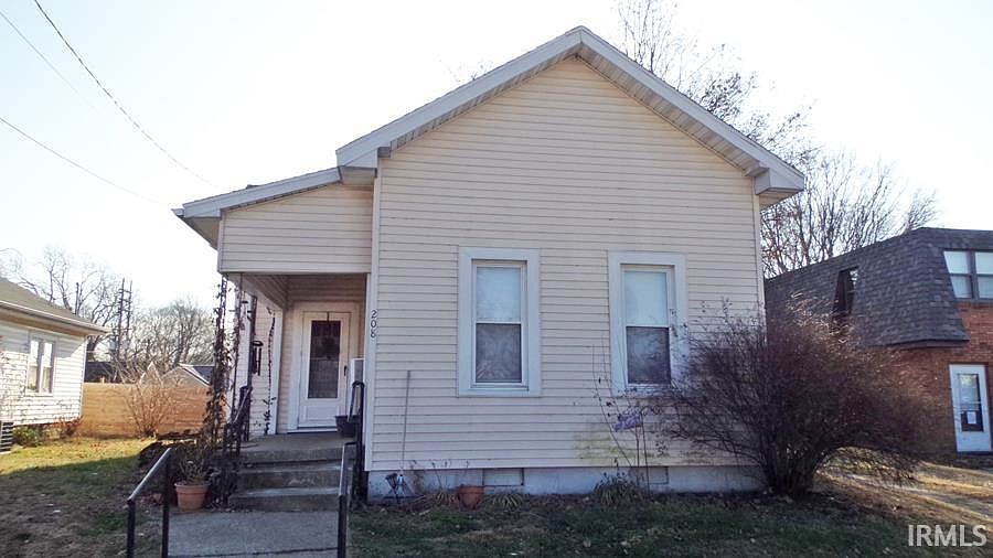 1st image of 208 S 10th St
