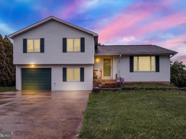 1585 Church Rd, York, PA 17408