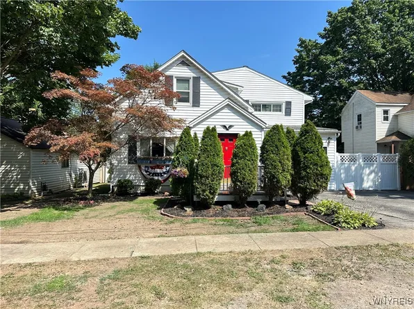 350 S 2nd St, Lewiston, NY 14092