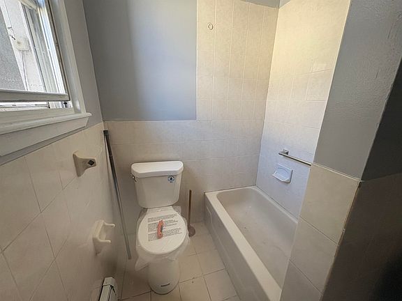 4th image of 33 Emerson Ave #6