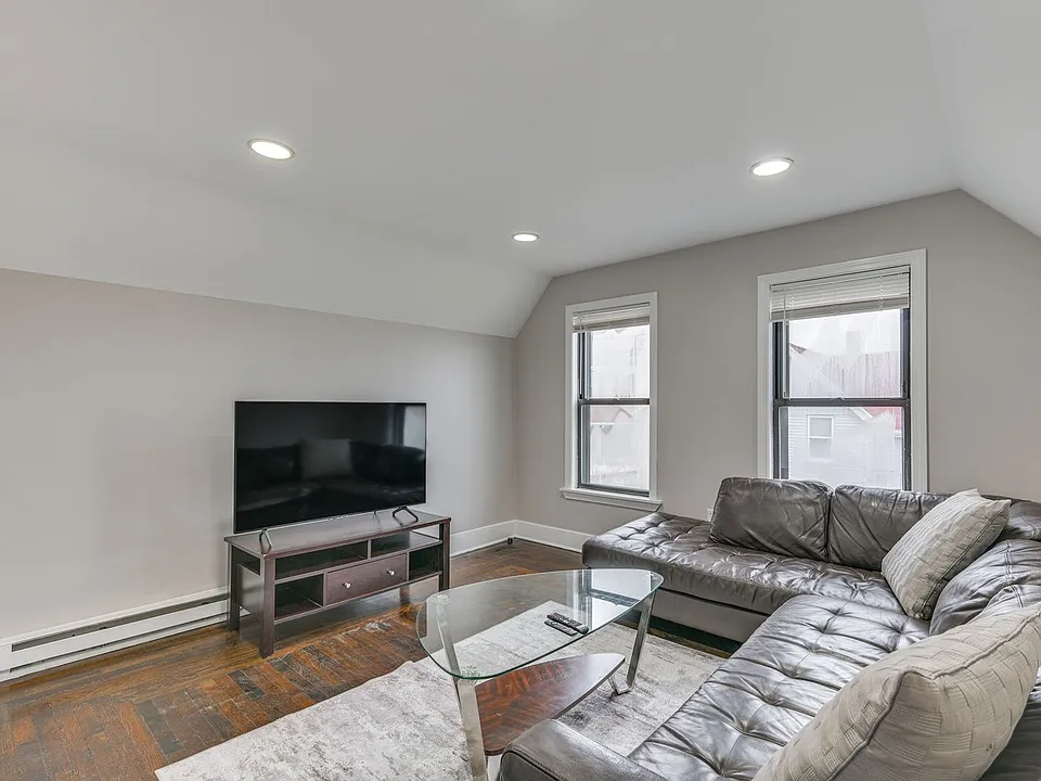 467 Ferry St #ID1546146P