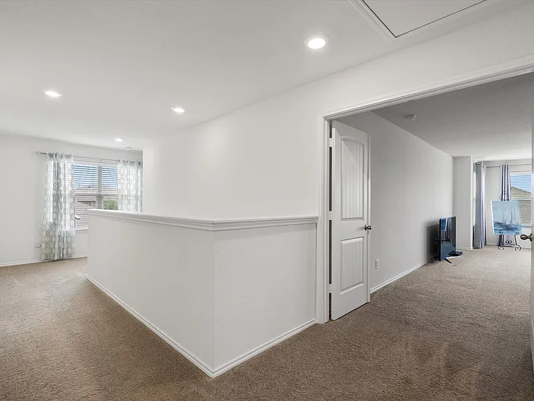 1208 Ravenside Cv — Photo 23