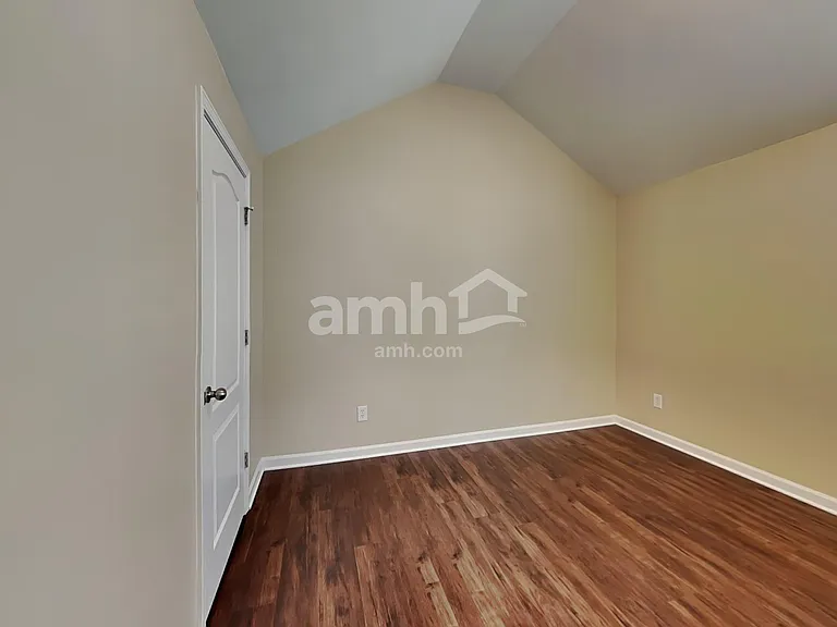 144 Tyre Dr — Photo 19