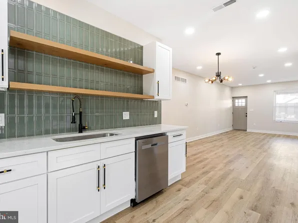 1443 N Edgewood St, Philadelphia, PA 19151