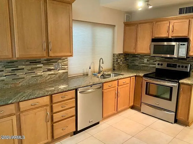 3 bed, 3.0 bath, 1709 sqft, $2,395 — Photo 1