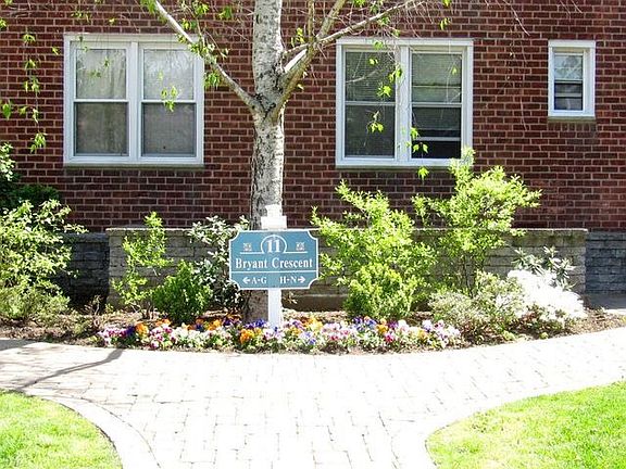 2nd image of 11 Bryant Cres APT 1H