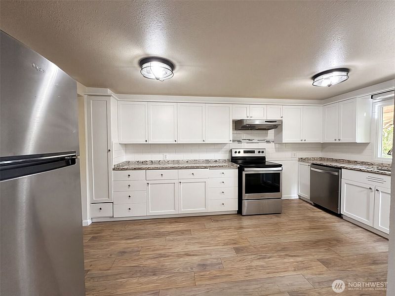2nd image of 1213 Boulevard Road SE