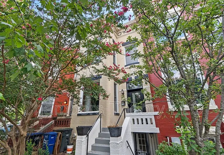 1745 1st St NW — Photo 2