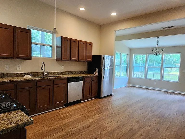 1735 Bolton Rd NW — Photo 10