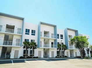 610 NE 2nd St #306, Dania, FL 33004