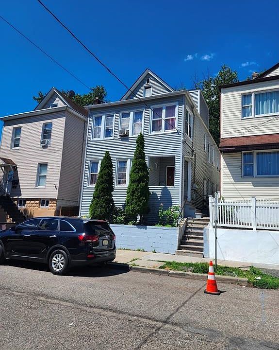 1st image of 85 Tulip St