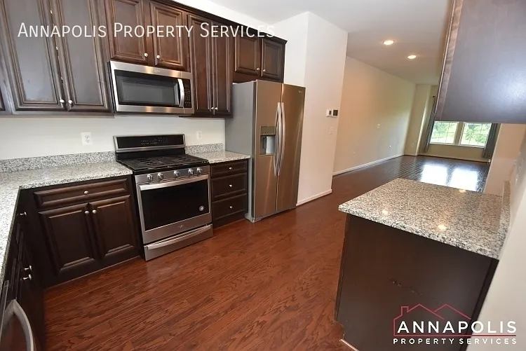 2818 etley court — Photo 2